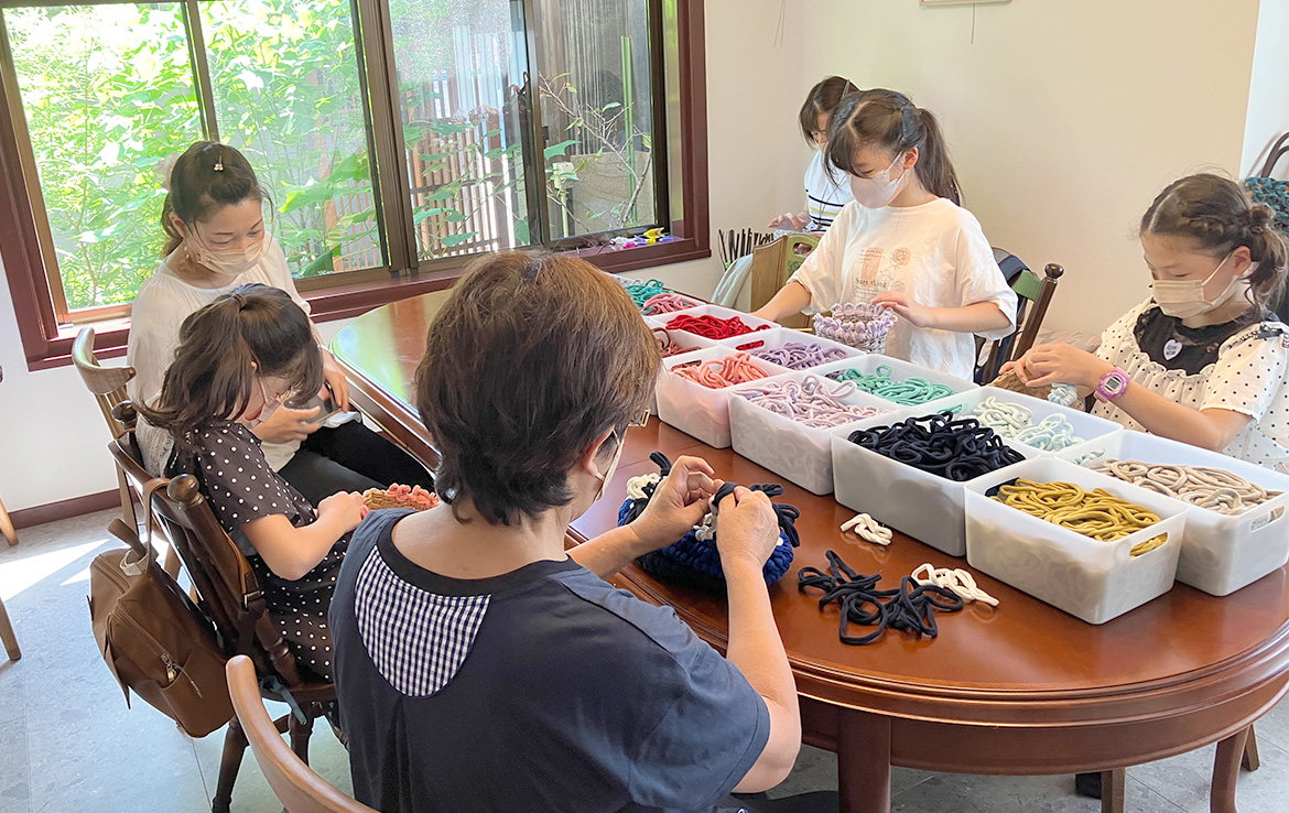 残糸を有効活用靴下輪っかで作るゆび編み手芸～コ－スタ－づくり～2